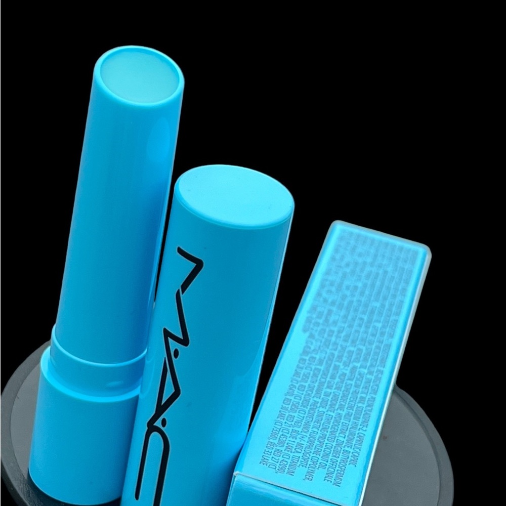 MAC Squirt Plumping Gloss Stick in Nova - Picture 2 of 14
